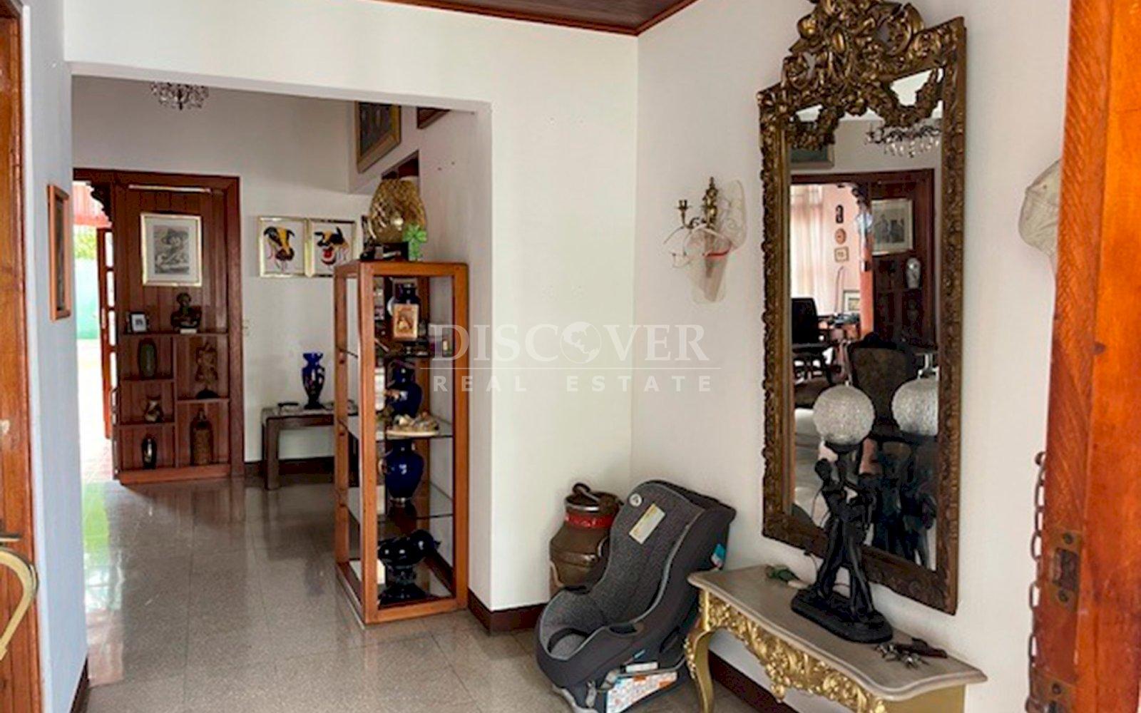  Spacious house for sale in Los Robles