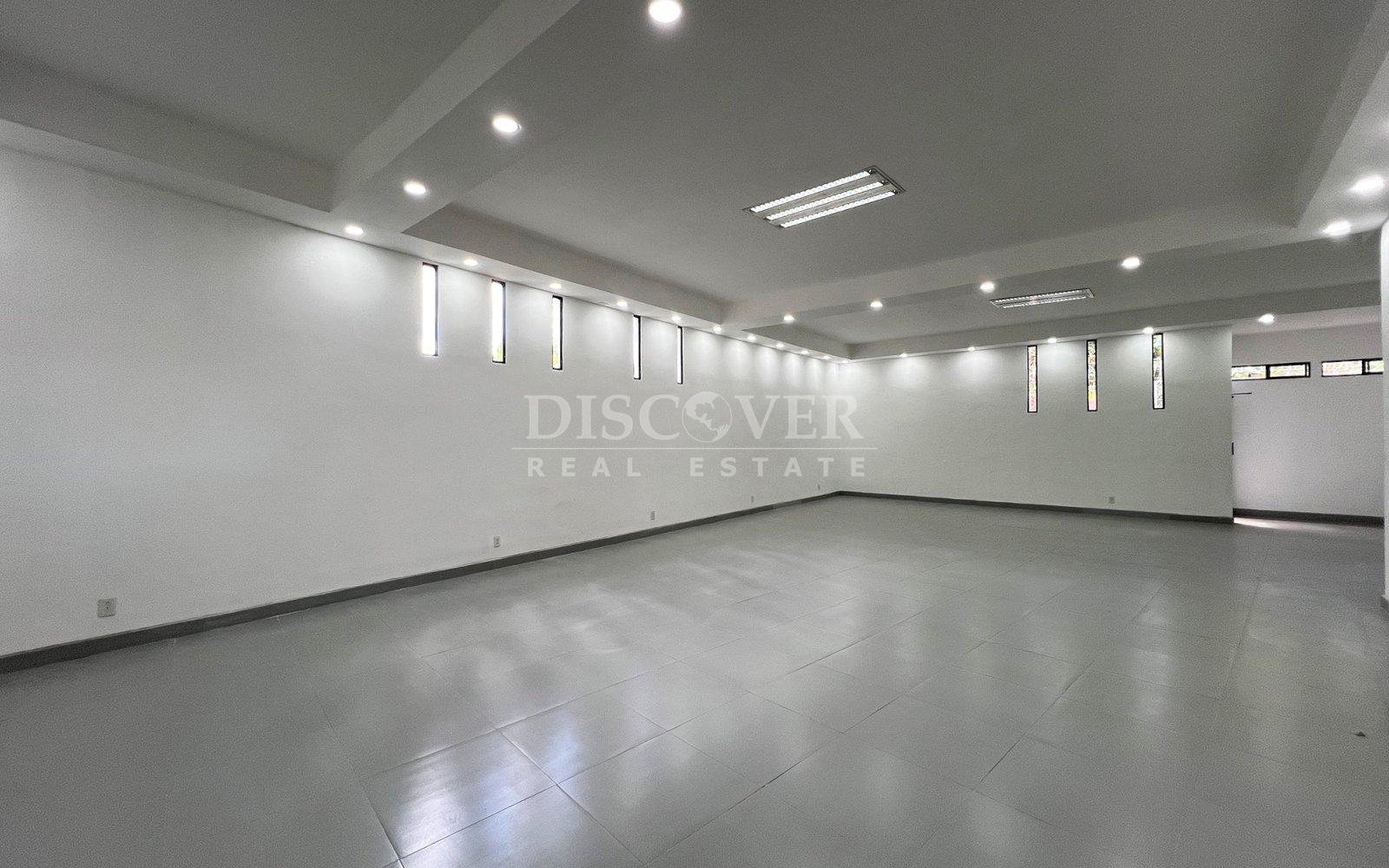  Commercial space for rent in a plaza - Santo Domingo 
