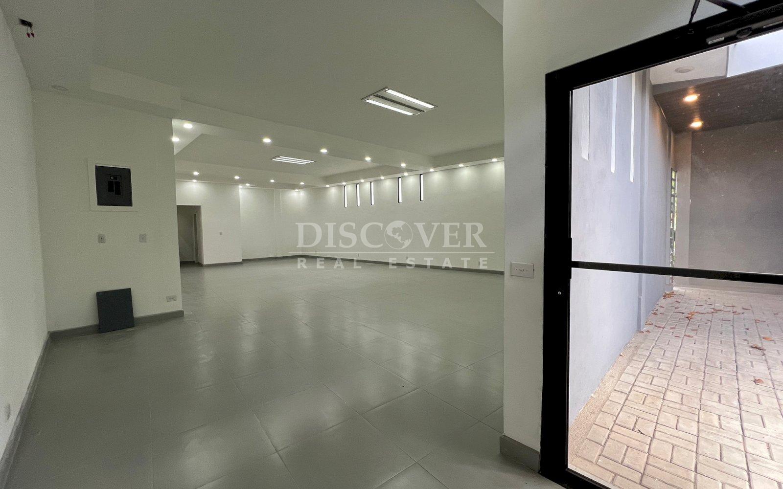  Commercial space for rent in a plaza - Santo Domingo 