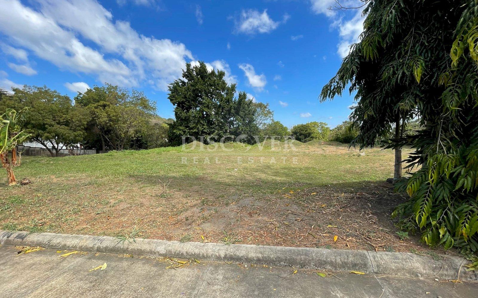  Lot for Sale in Villa Fontana