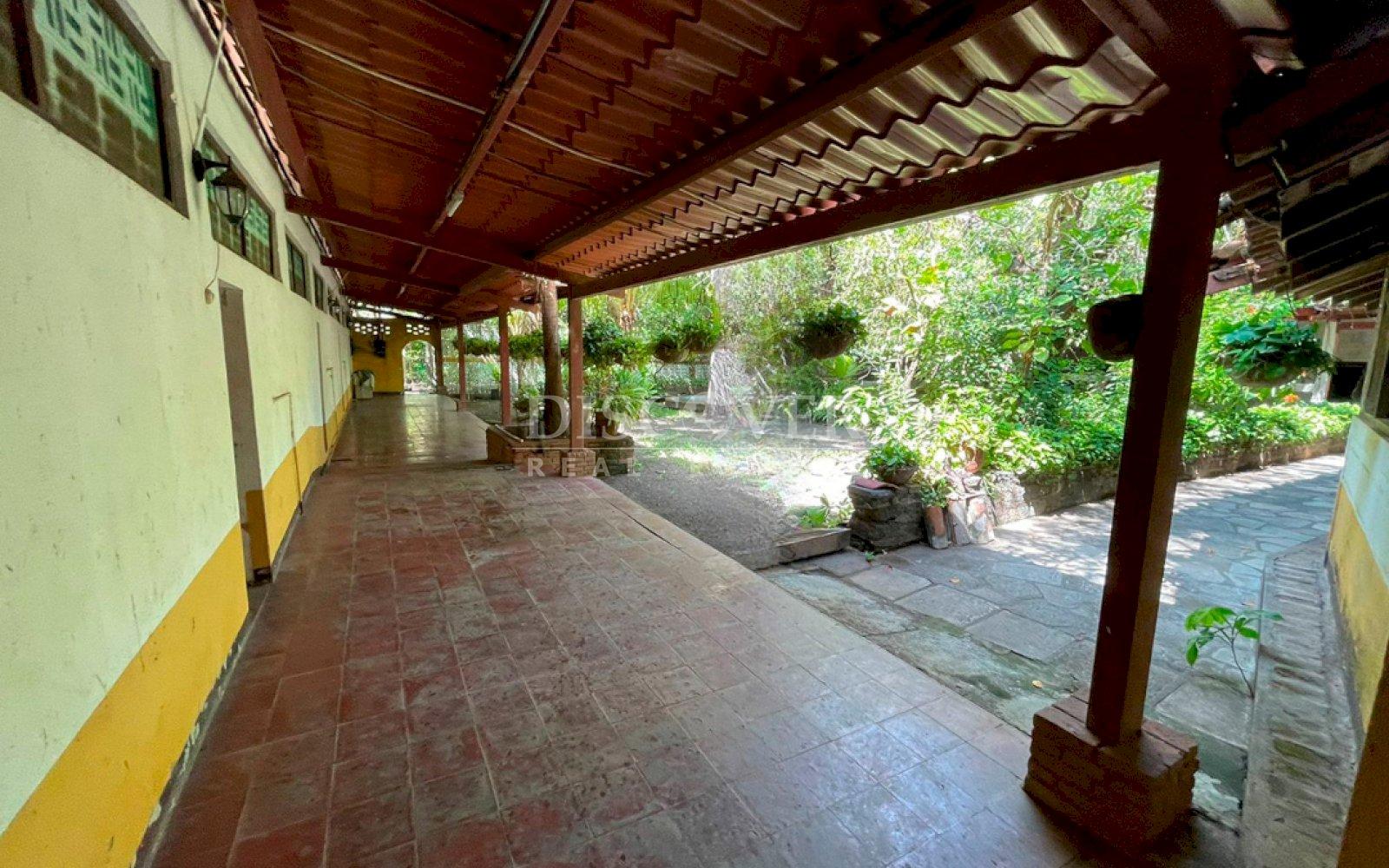  Casa Quinta with large yard for sale - Carretera Vieja a Leon
