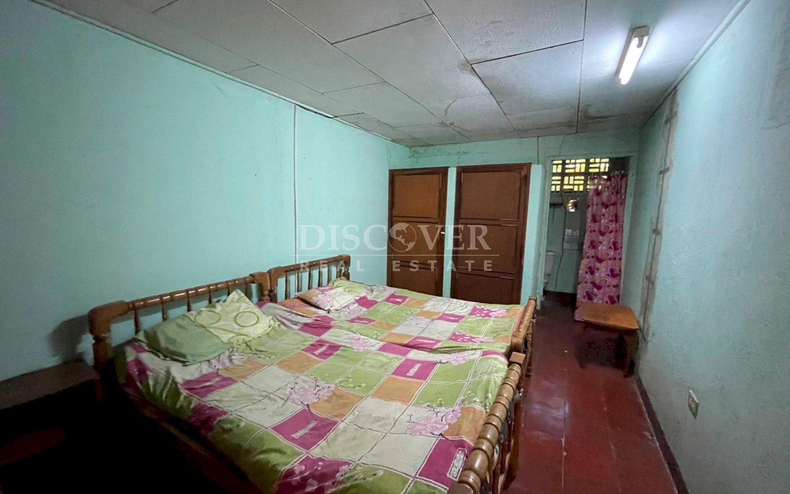  Casa Quinta with large yard for sale - Carretera Vieja a Leon