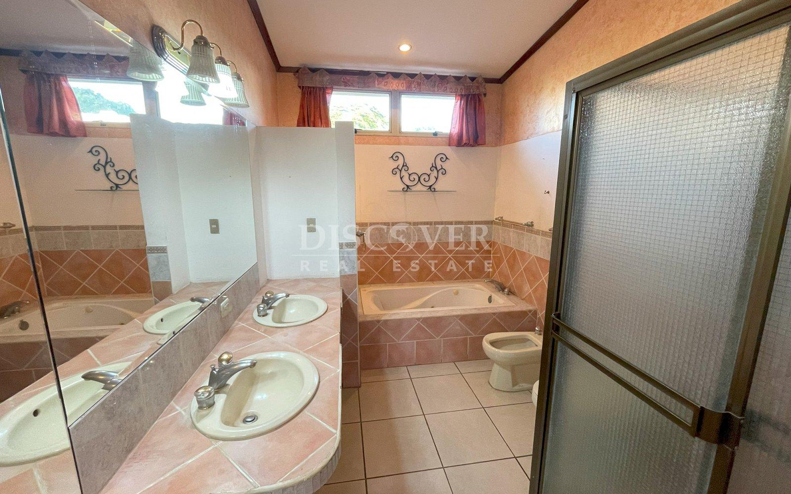  House for Rent for Residential Use - Villa Fontana