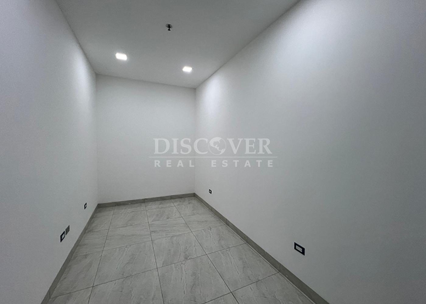  Office for rent in Pista Suburbana