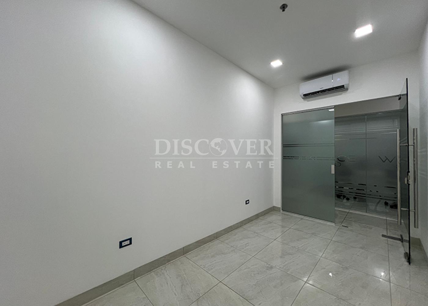  Office for rent in Pista Suburbana