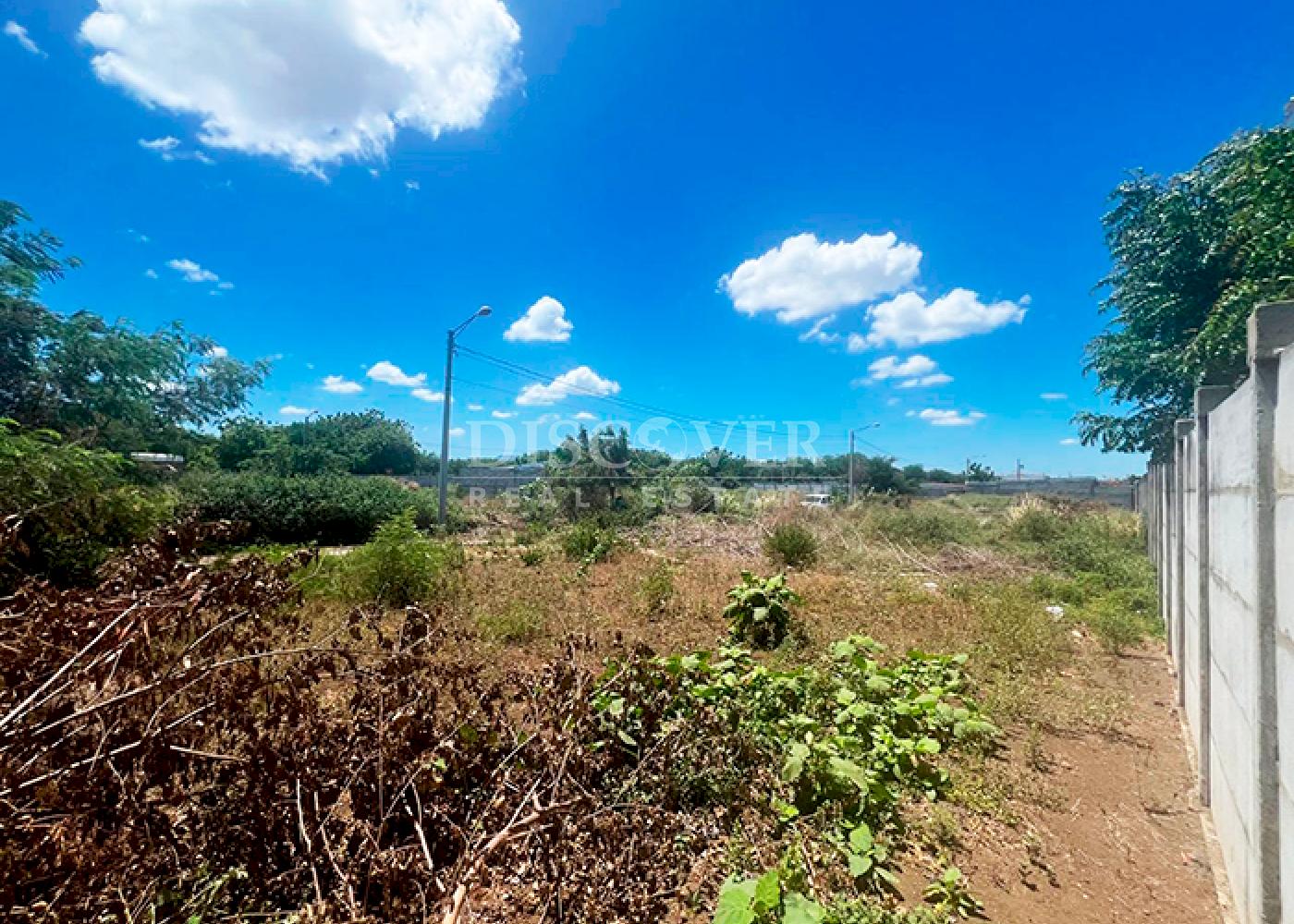 Land for sale located in a residential area in Carretera Norte