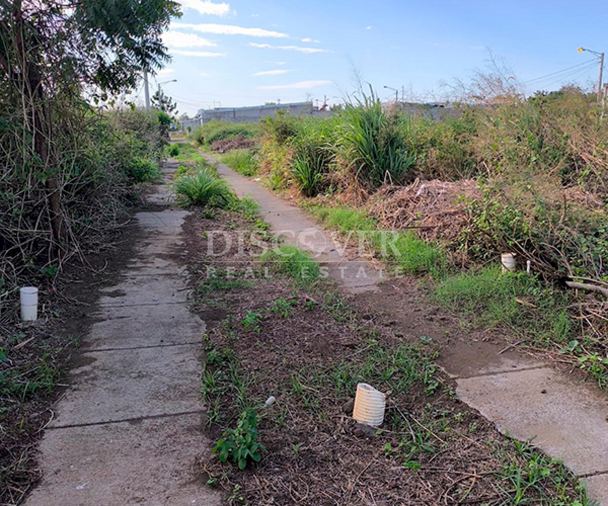 Land for sale located in a residential area in Carretera Norte