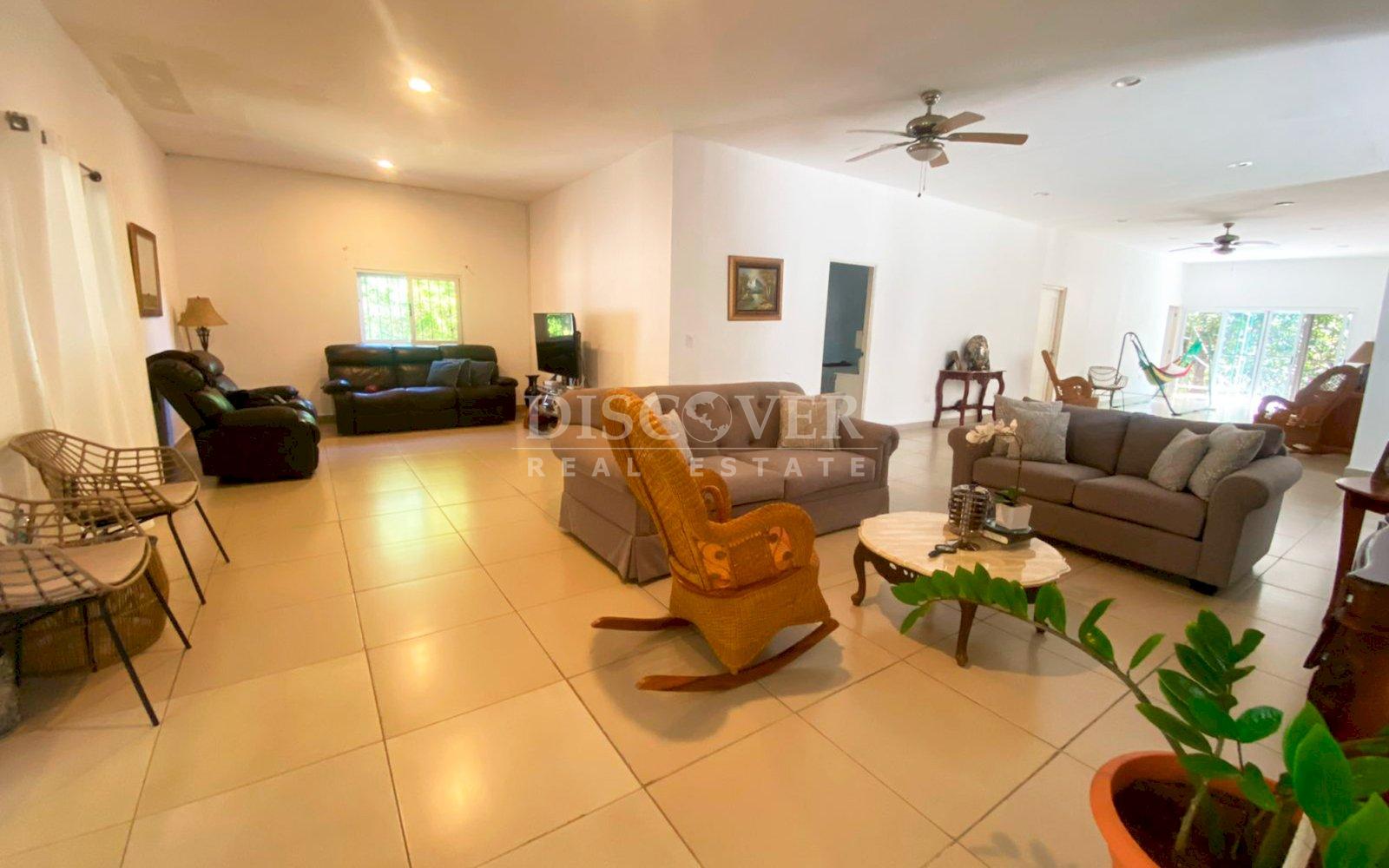  Spacious house for sale in Santo Domingo 