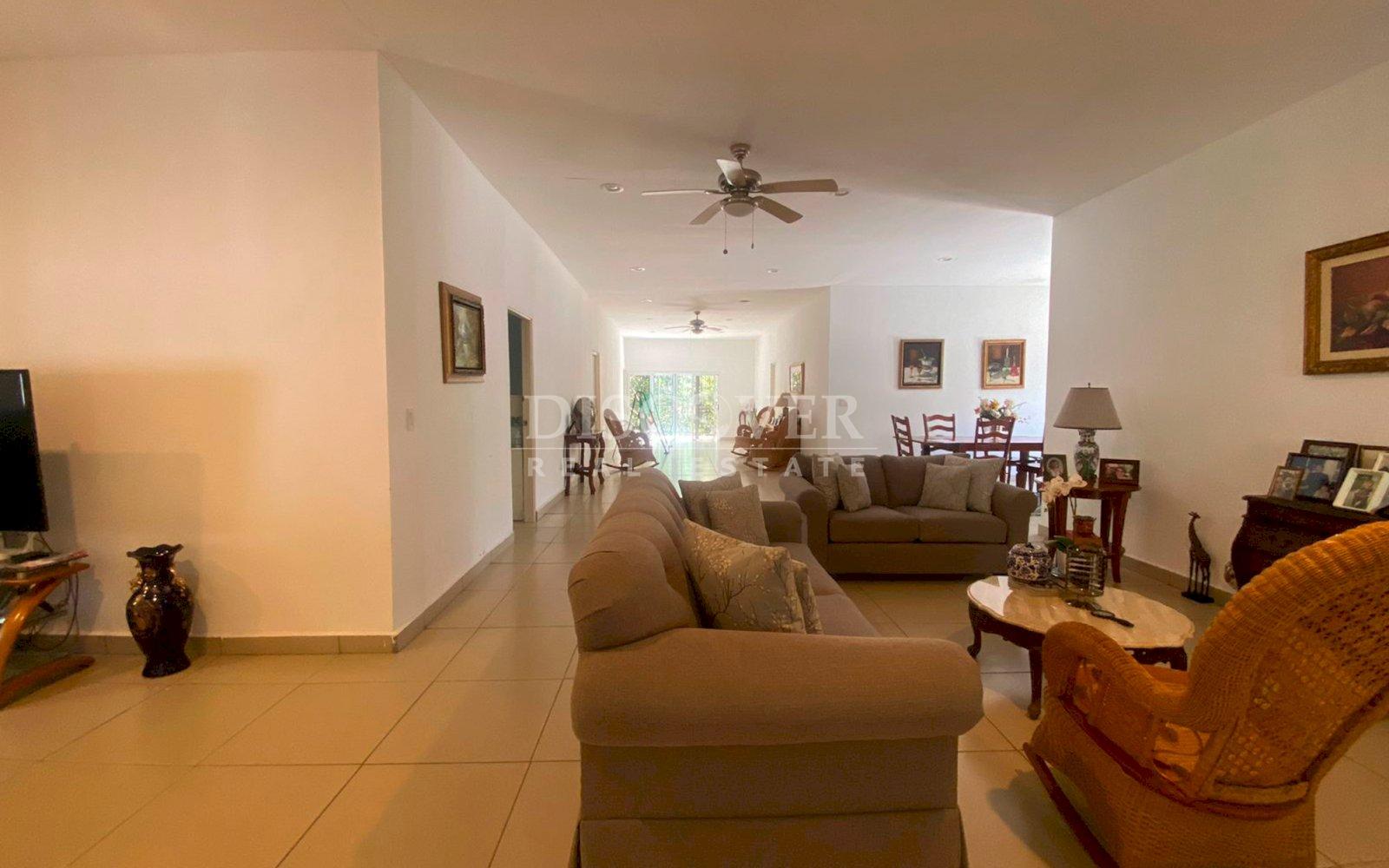  Spacious house for sale in Santo Domingo 