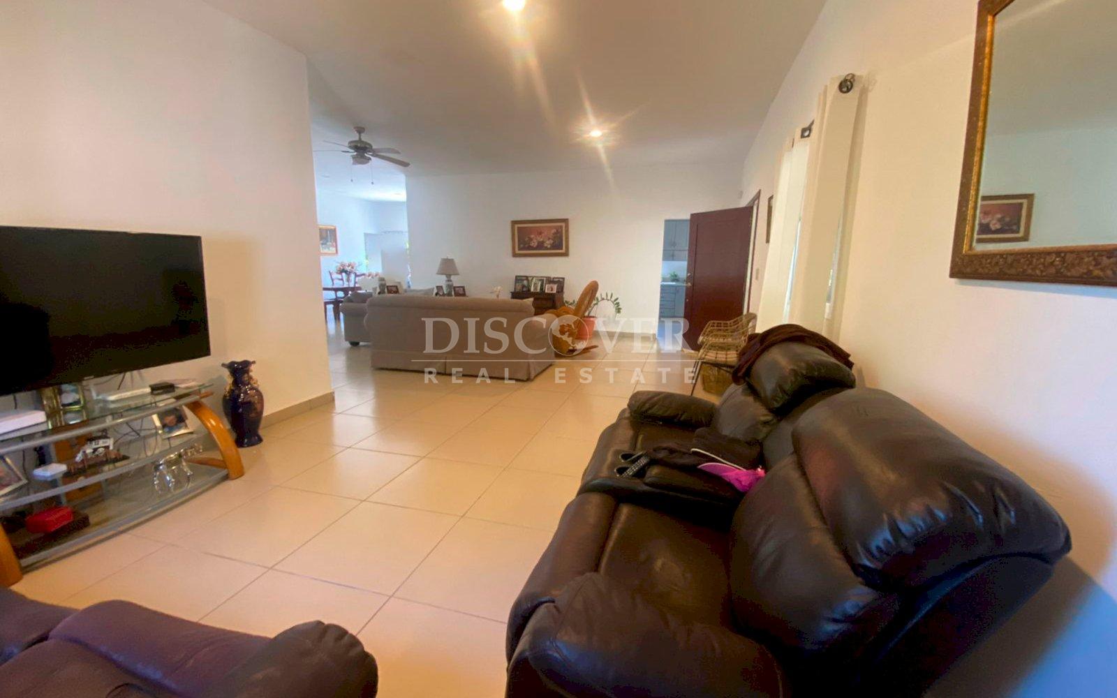  Spacious house for sale in Santo Domingo 