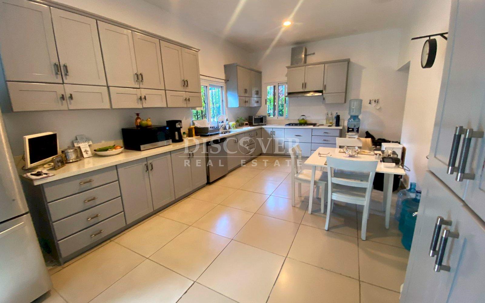  Spacious house for sale in Santo Domingo 