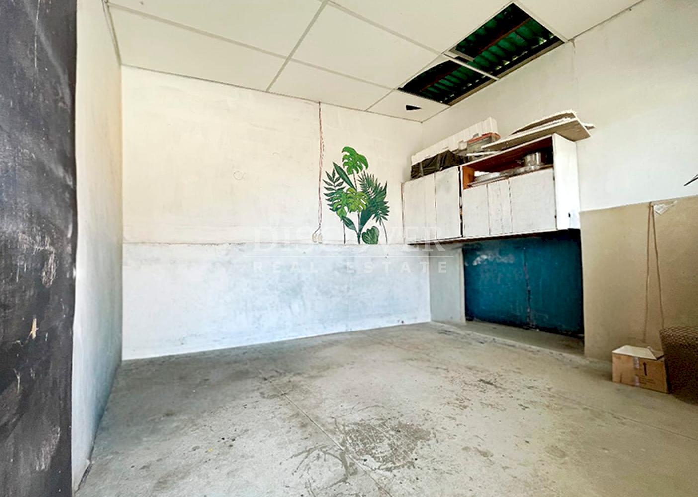  House for sale with strategic location for commercial investment or housing. 