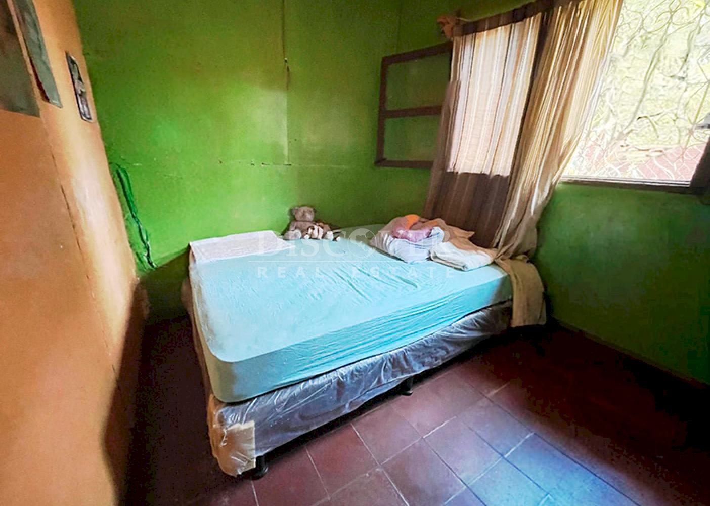  House for sale with strategic location for commercial investment or housing. 