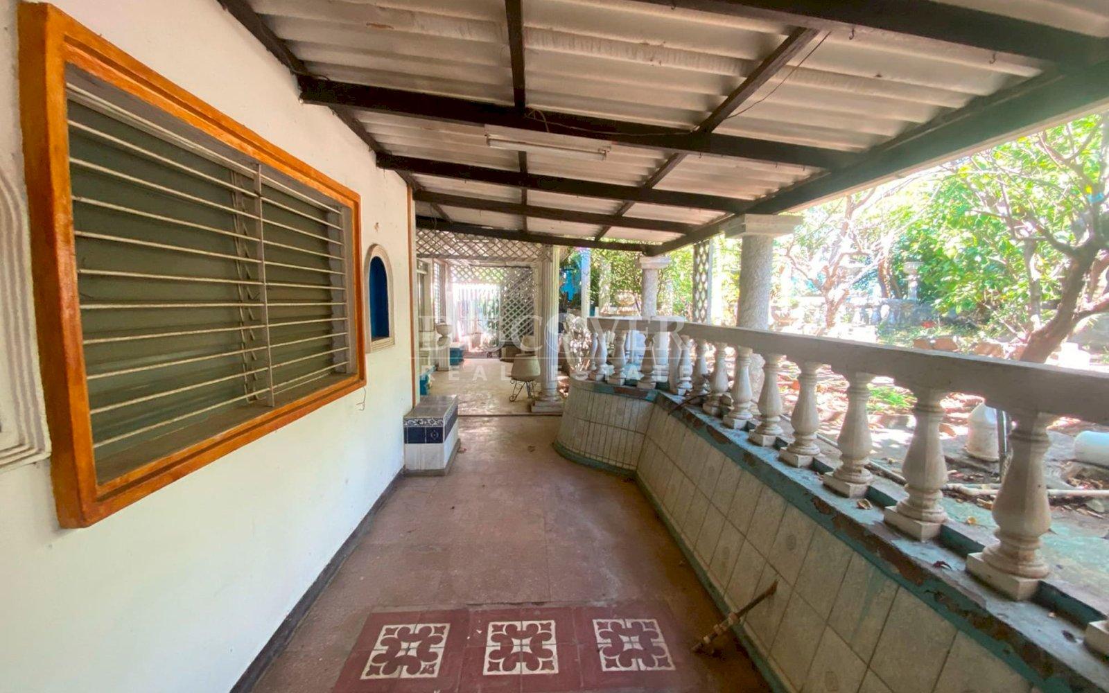  Investment Opportunity on the South Highway - Land with Potential for Rebuilding