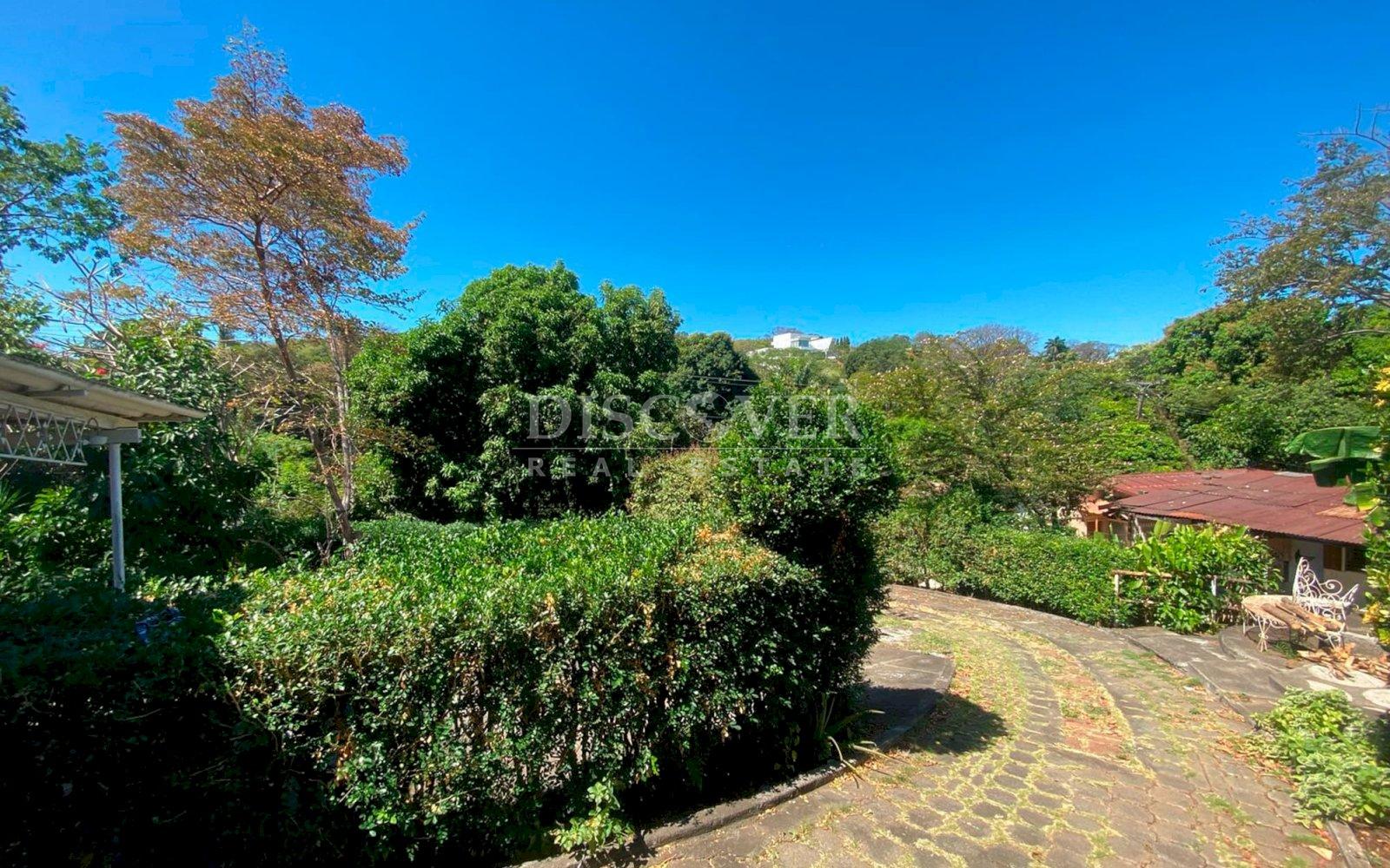  Investment Opportunity on the South Highway - Land with Potential for Rebuilding