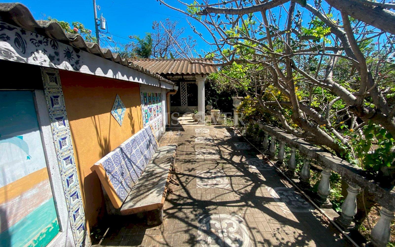  Investment Opportunity on the South Highway - Land with Potential for Rebuilding