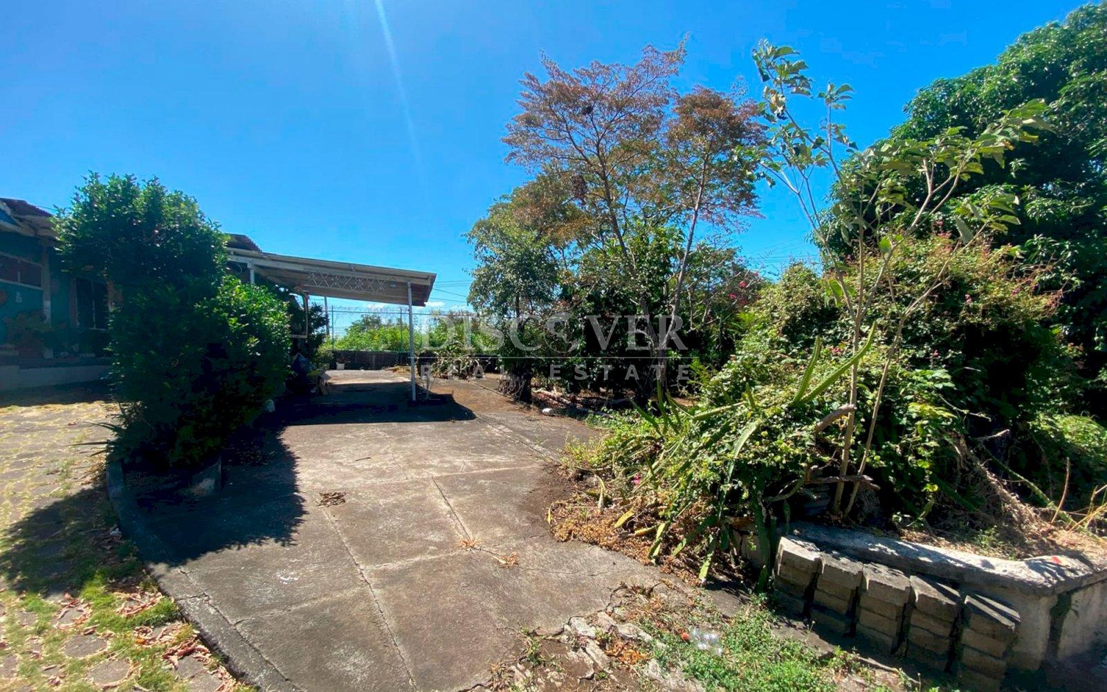  Investment Opportunity on the South Highway - Land with Potential for Rebuilding
