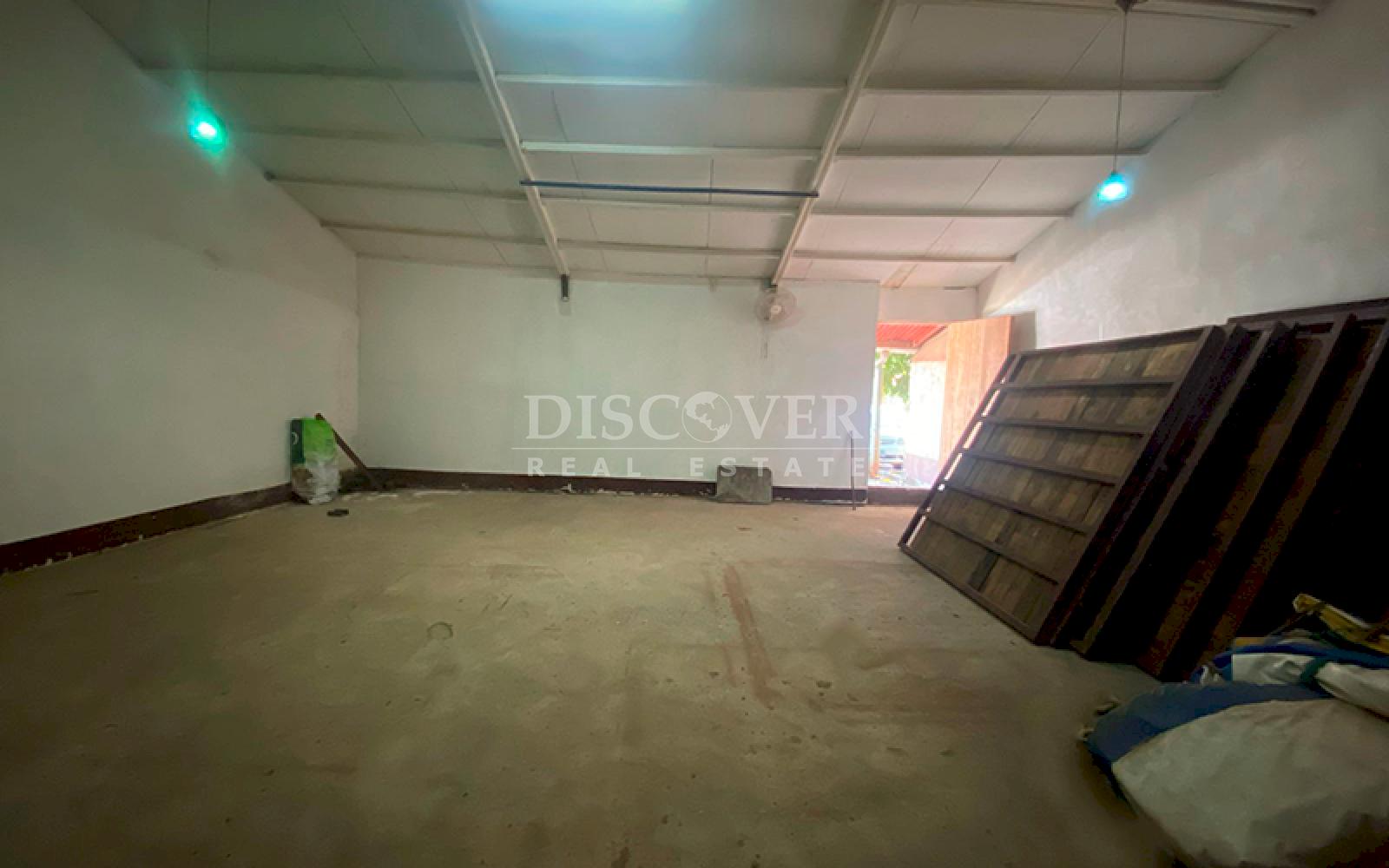  Module for rent located in front Carretera Sur