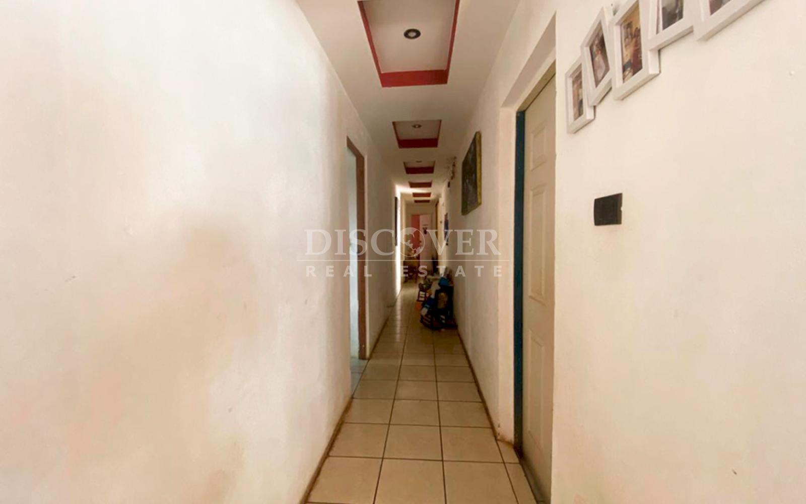  Spacious house for sale in Carretera Sur