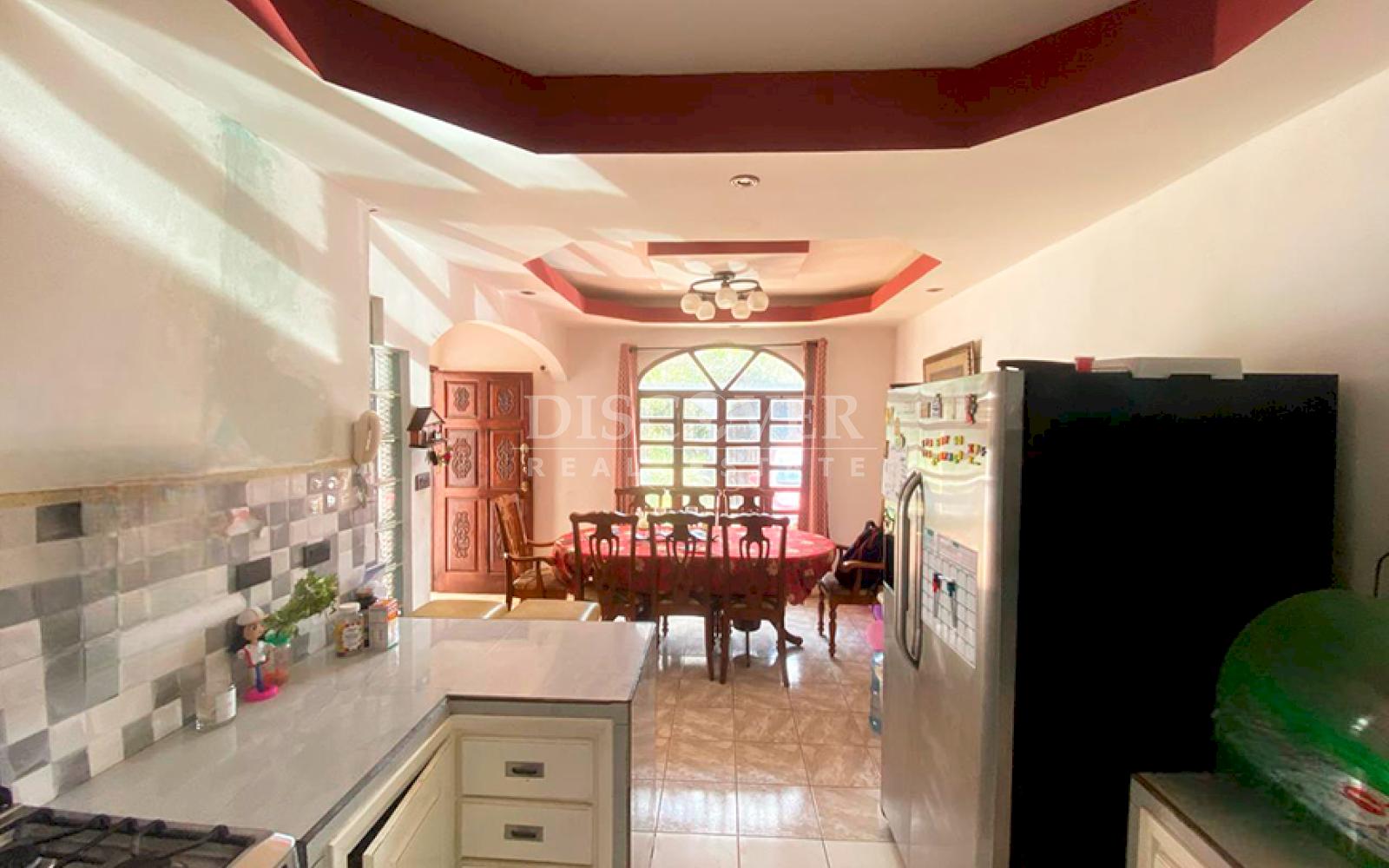  Spacious house for sale in Carretera Sur