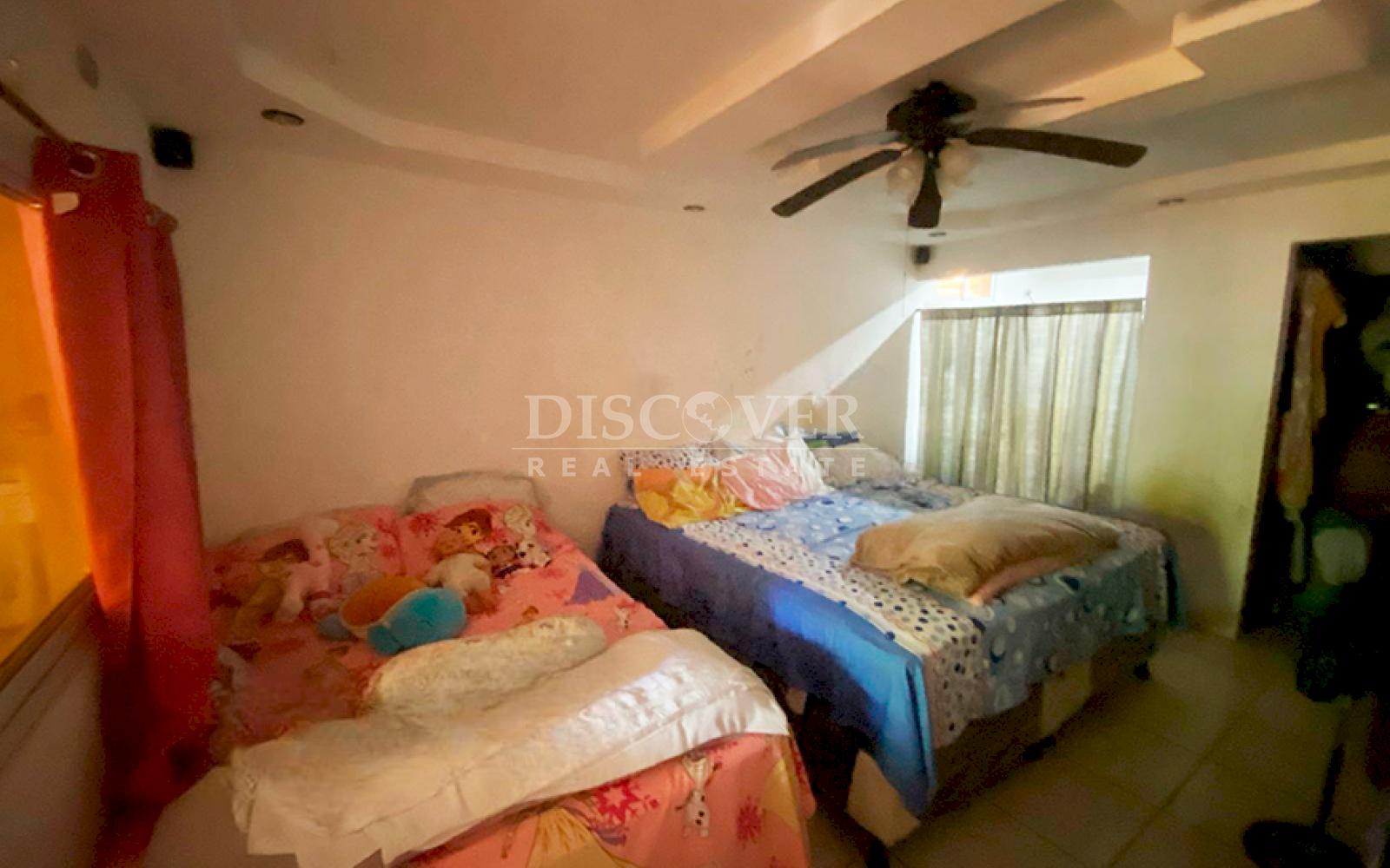  Spacious house for sale in Carretera Sur