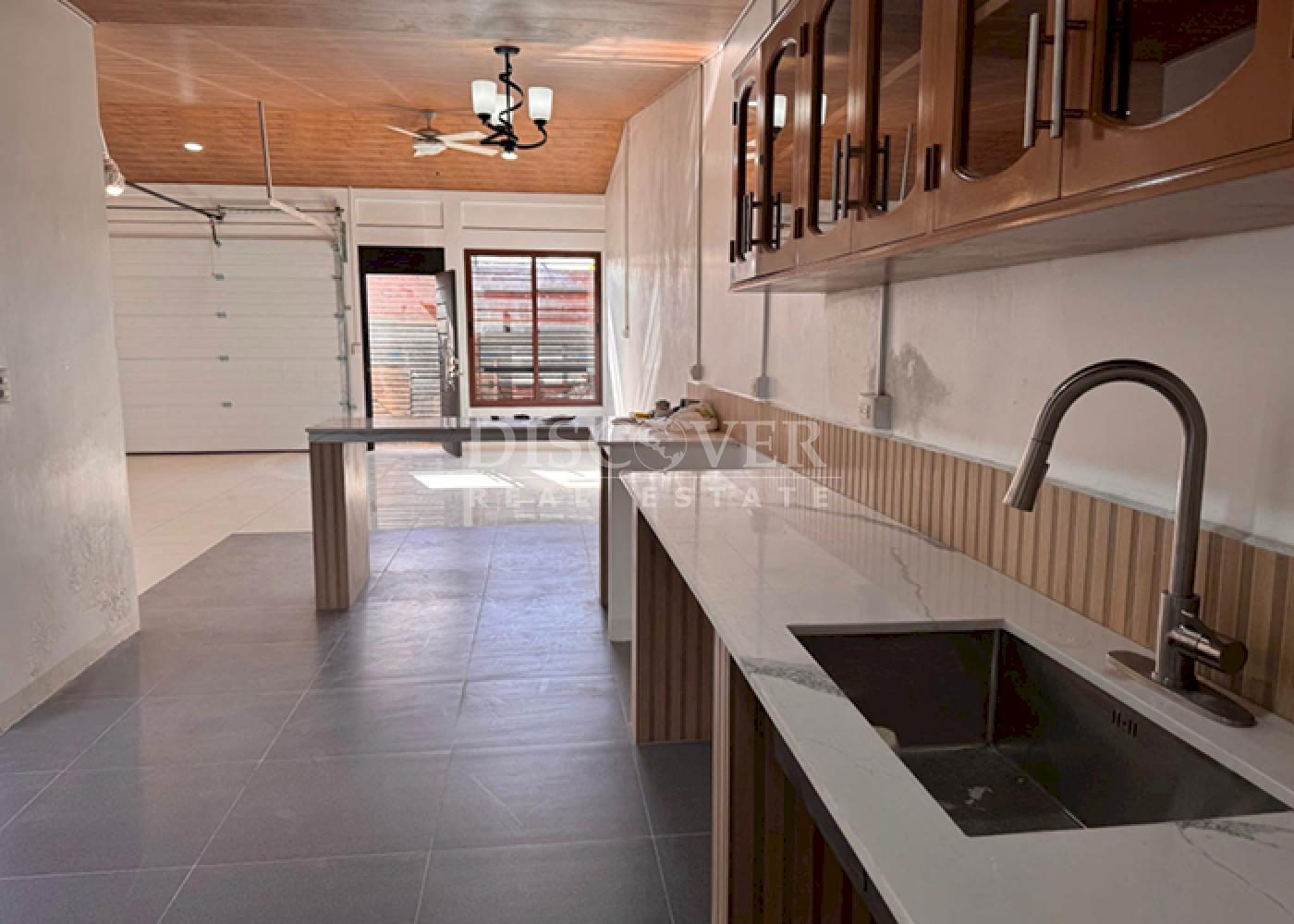 House for sale/rent in front of the track - Esteli 