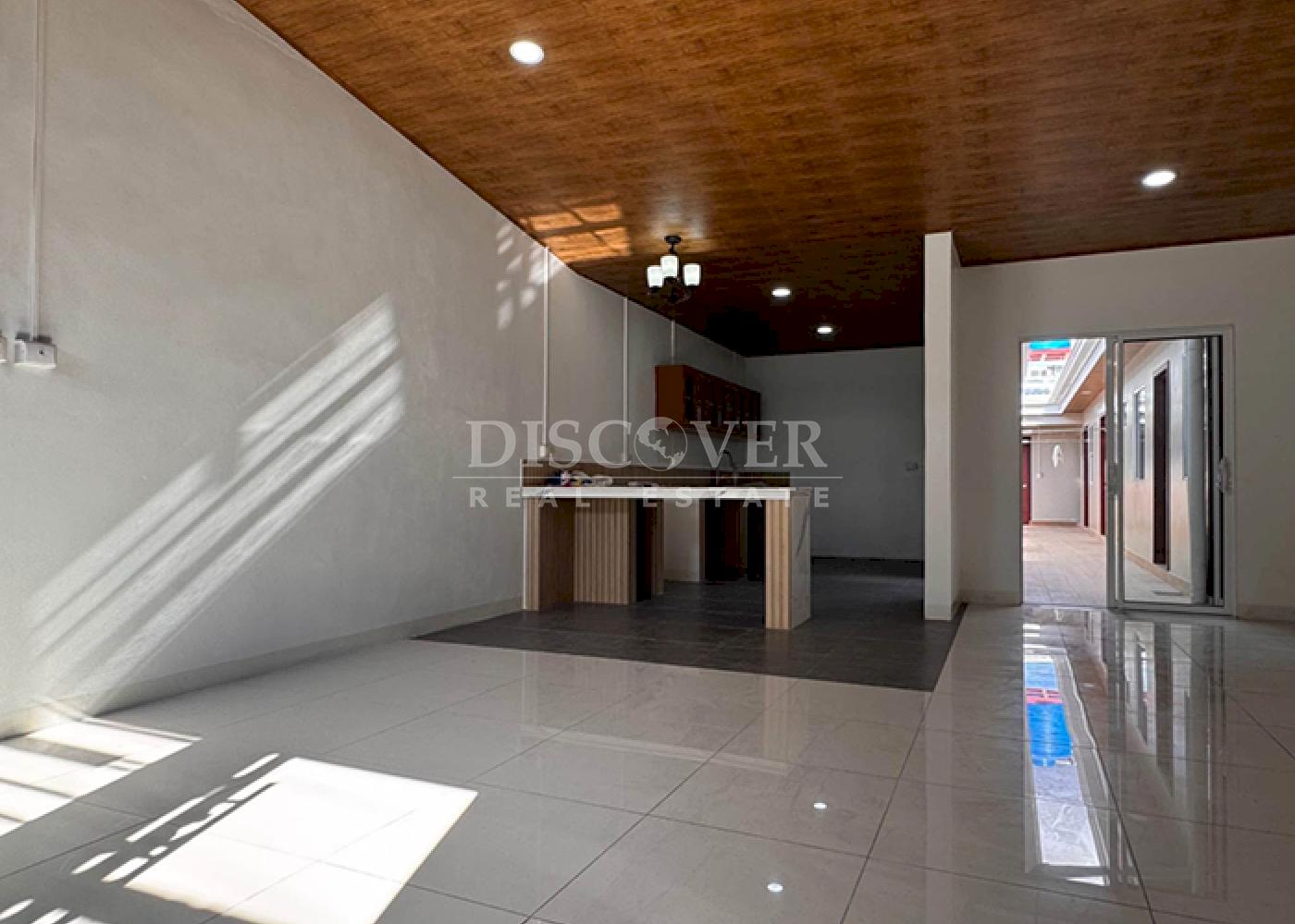 House for sale/rent in front of the track - Esteli 