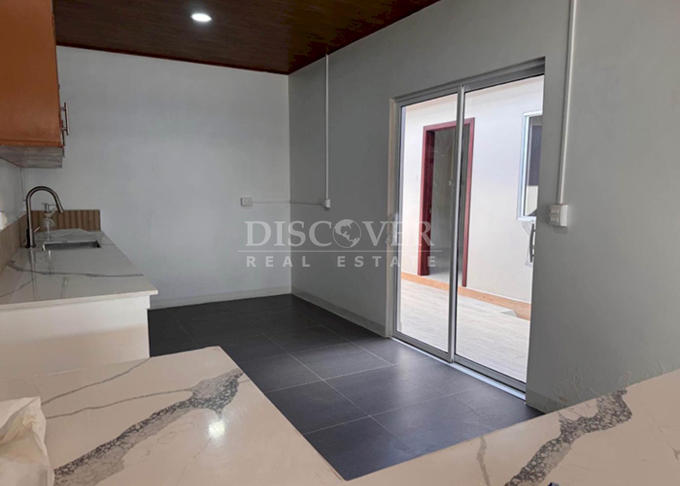 House for sale/rent in front of the track - Esteli 