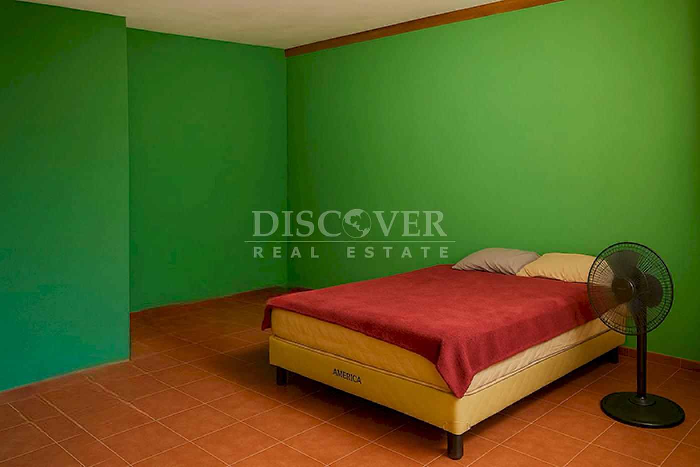 House for sale with large yard in Rivas