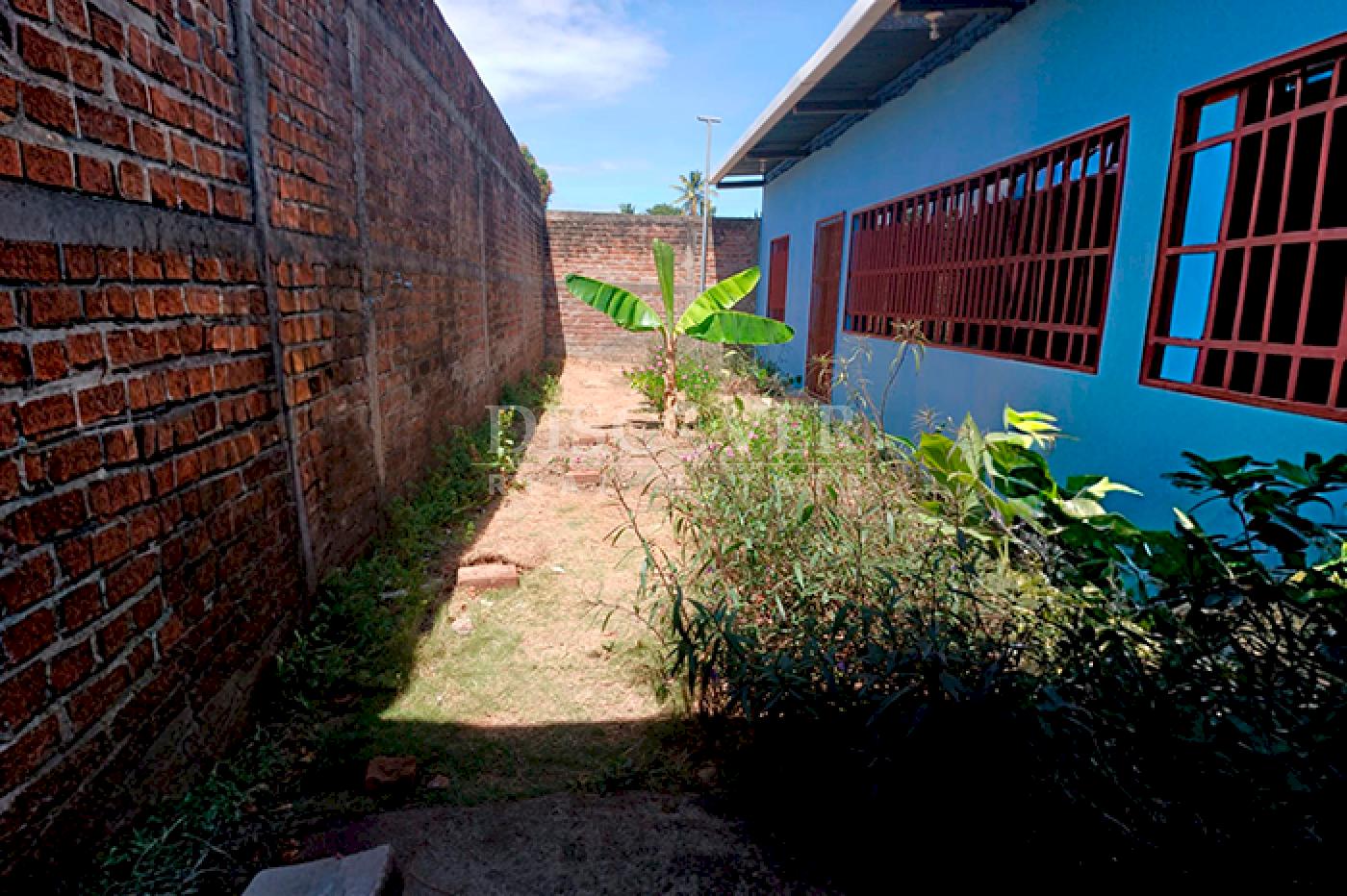 House for sale with large yard in Rivas