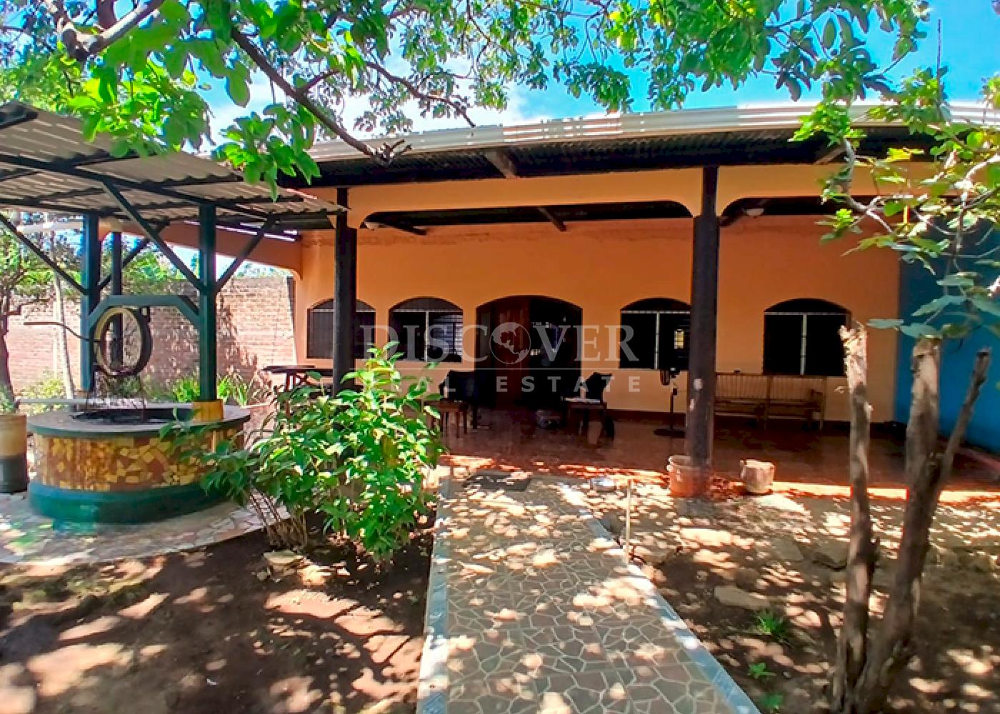 House for sale with large yard in Rivas