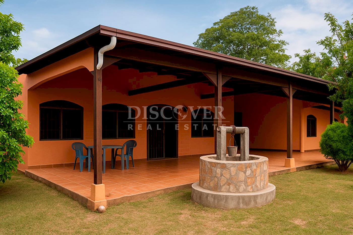 House for sale with large yard in Rivas