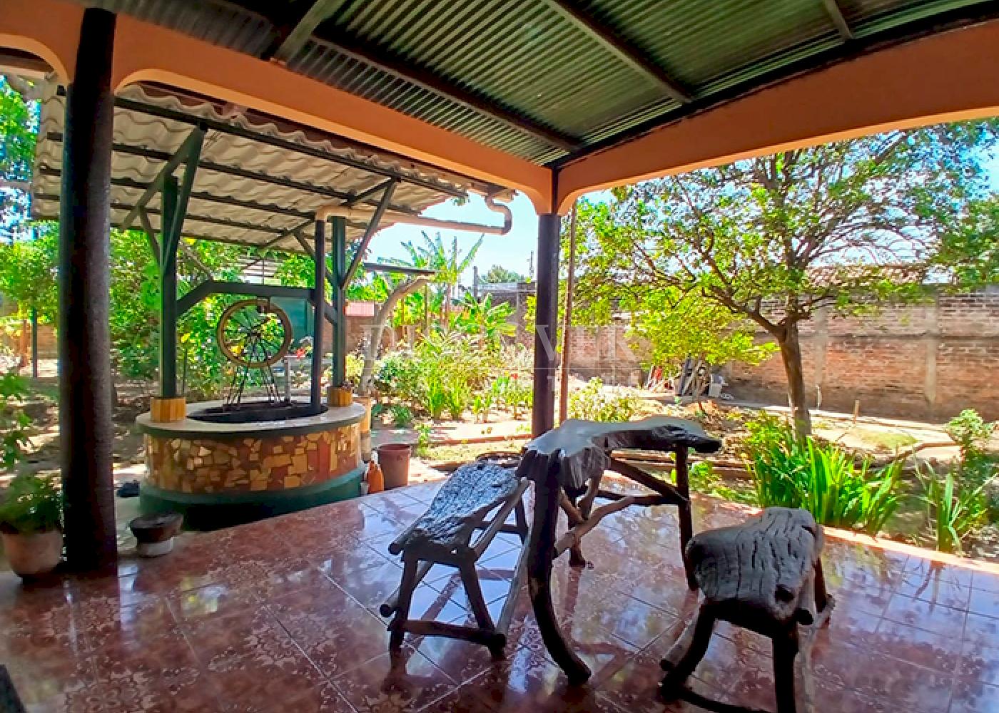 House for sale with large yard in Rivas