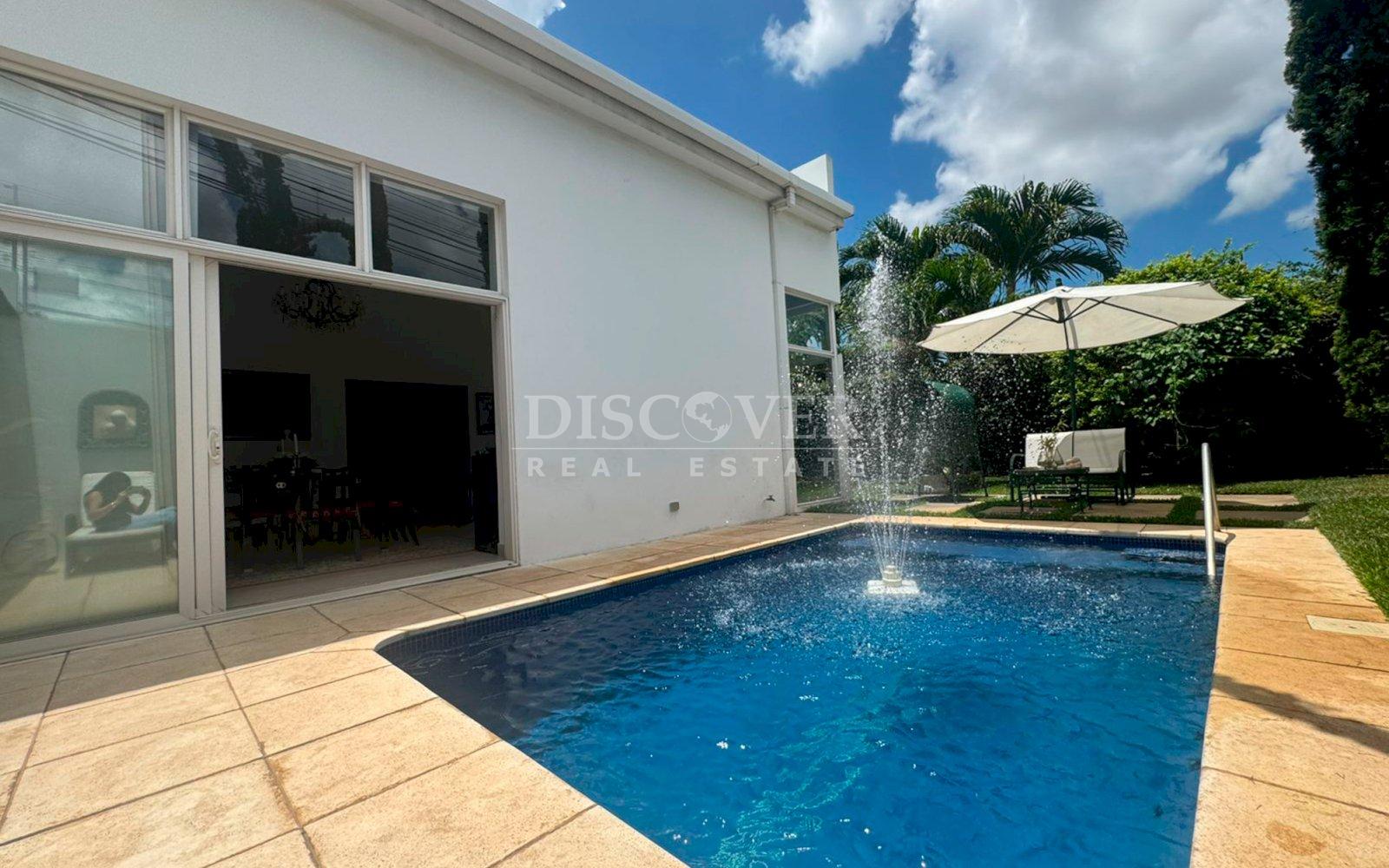  Elegant house with pool in Santo Domingo