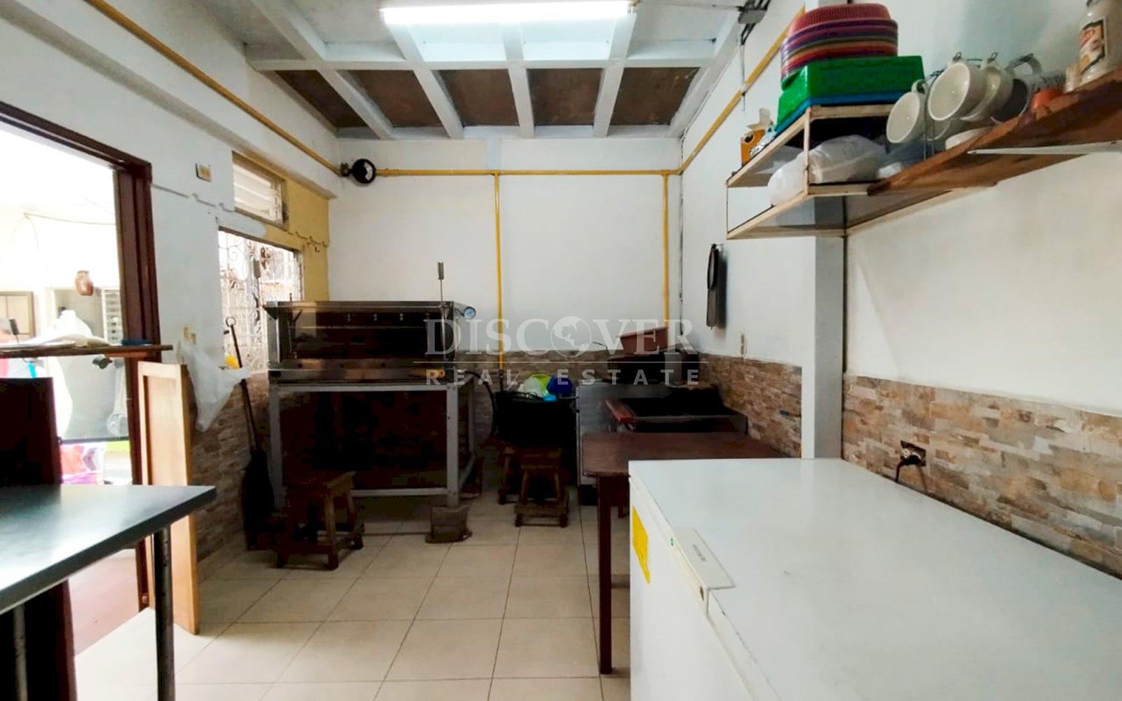 House with established restaurant for sale in Masaya 
