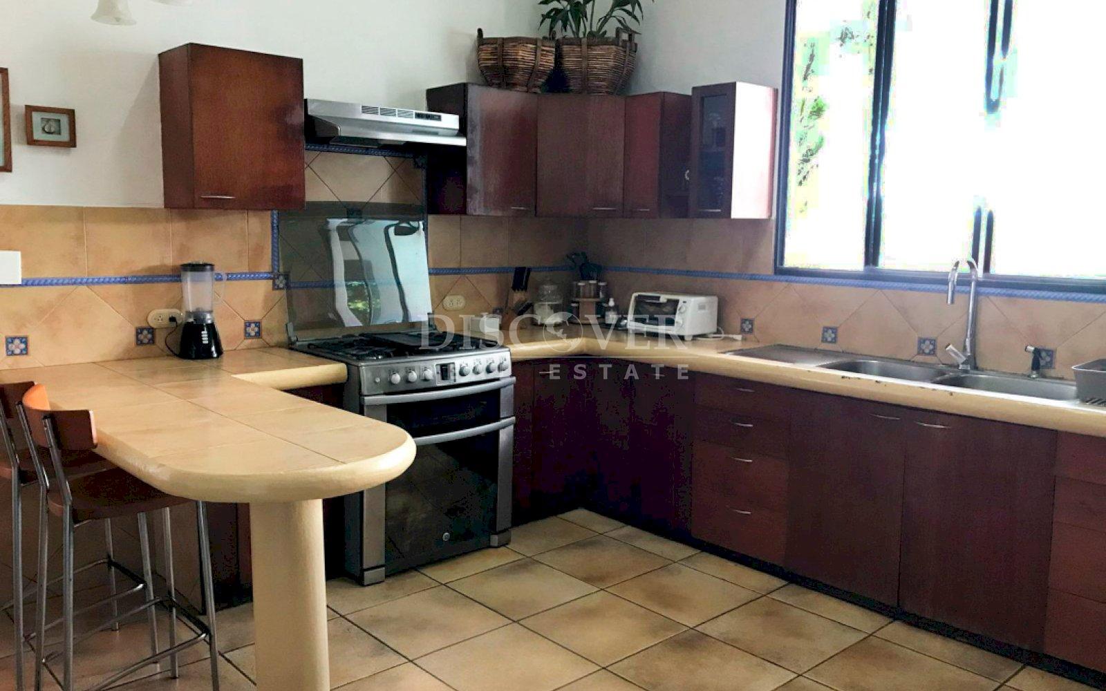  Spacious house for sale in Santo Domingo