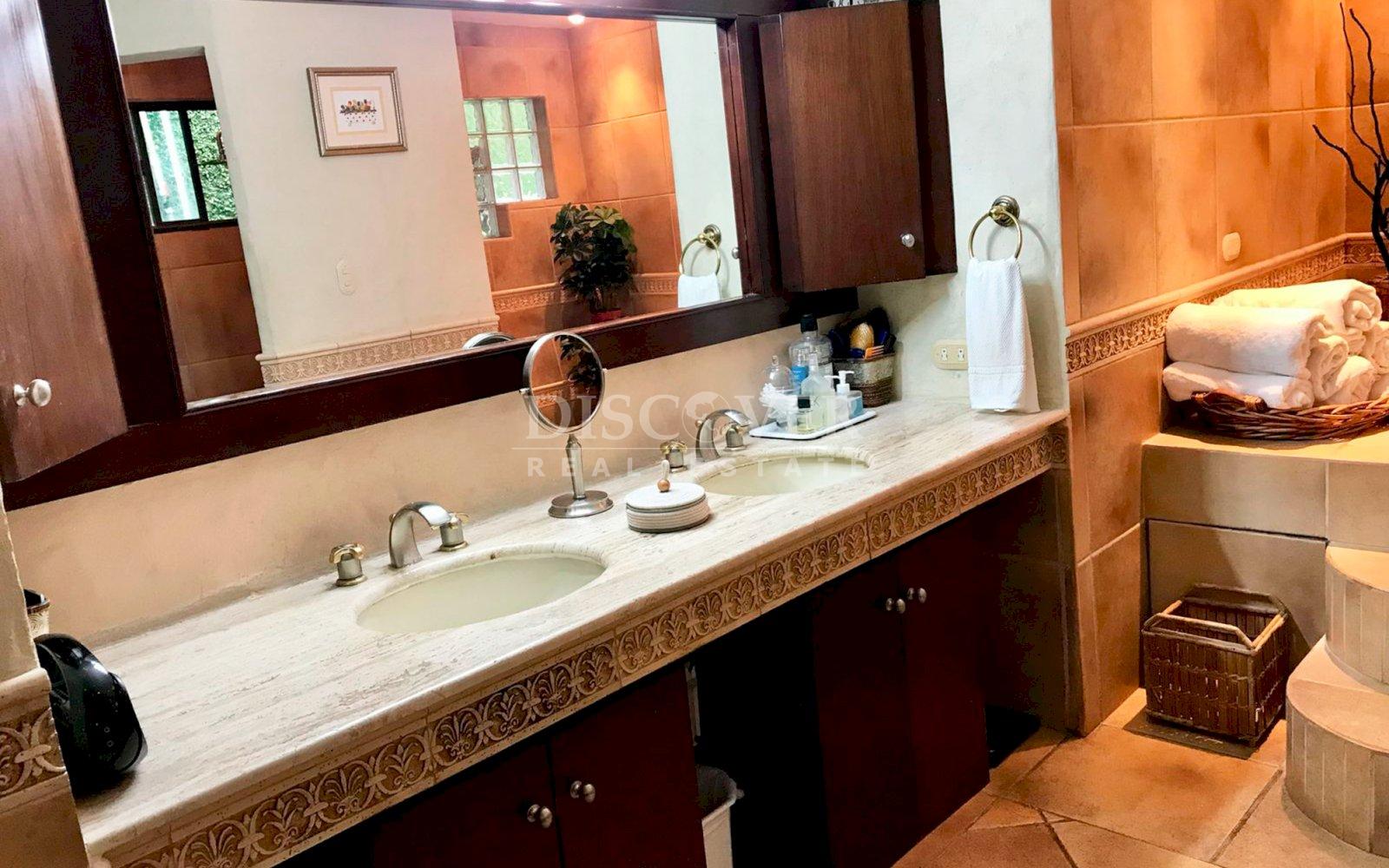  Spacious house for sale in Santo Domingo