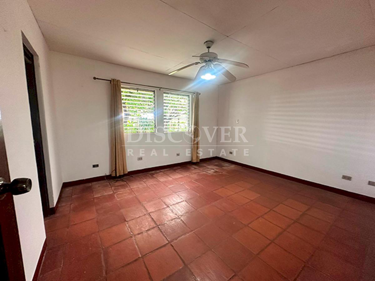  Spacious house for rent in residential area in Carretera Nueva a Leon.