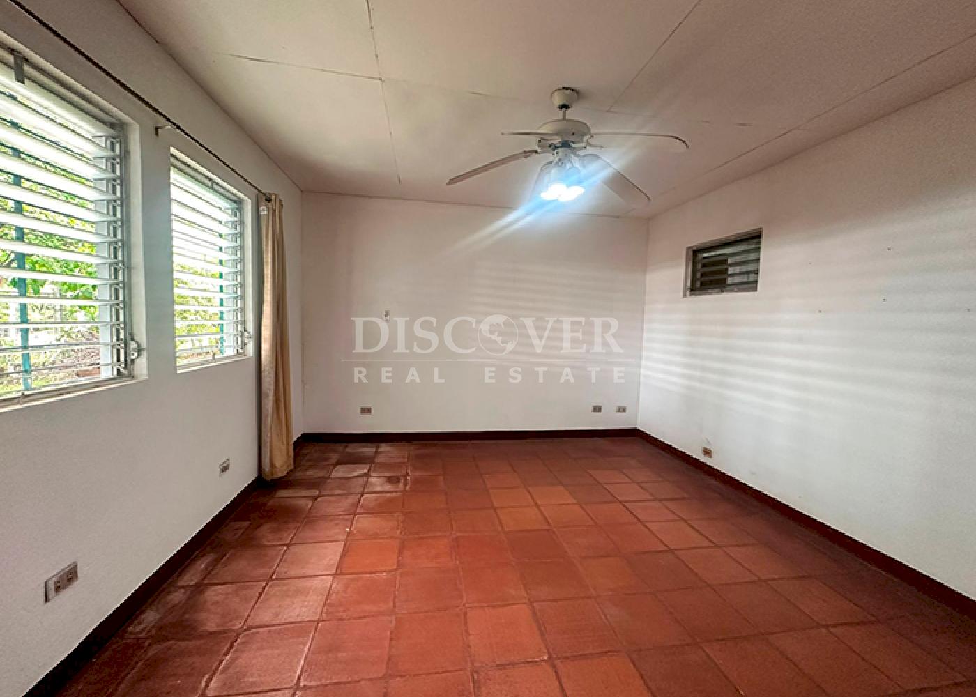  Spacious house for rent in residential area in Carretera Nueva a Leon.