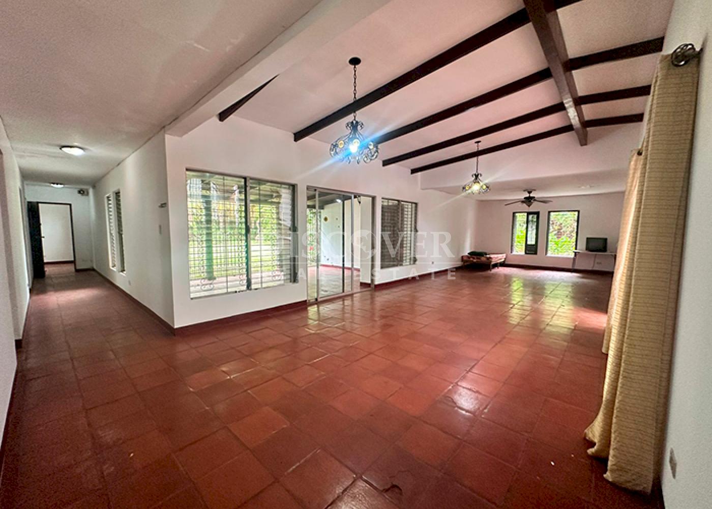  Spacious house for rent in residential area in Carretera Nueva a Leon.