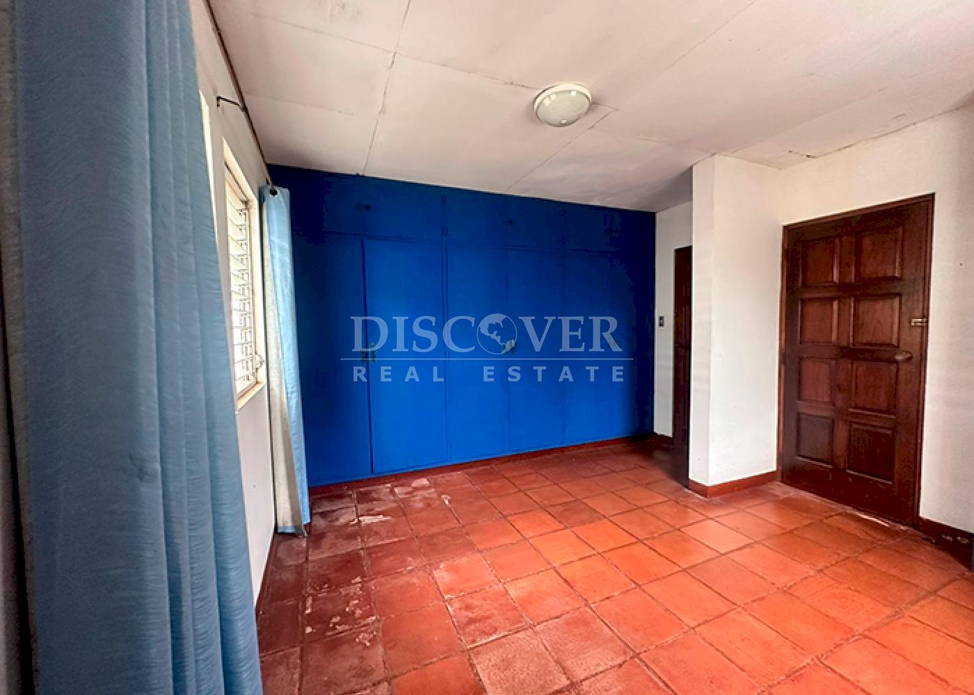  Spacious house for rent in residential area in Carretera Nueva a Leon.