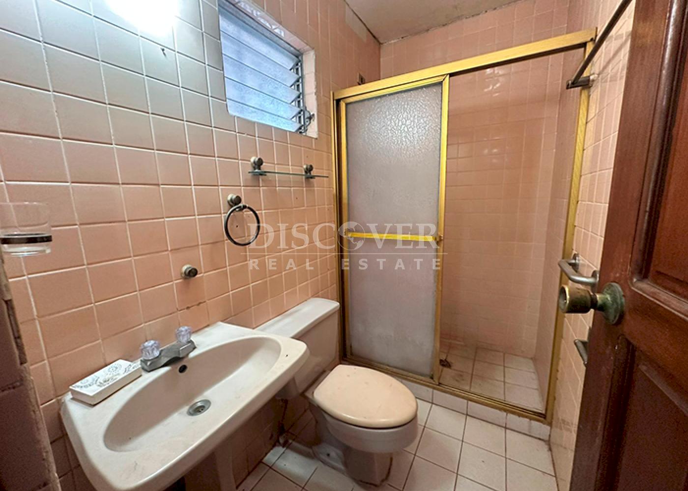  Spacious house for rent in residential area in Carretera Nueva a Leon.