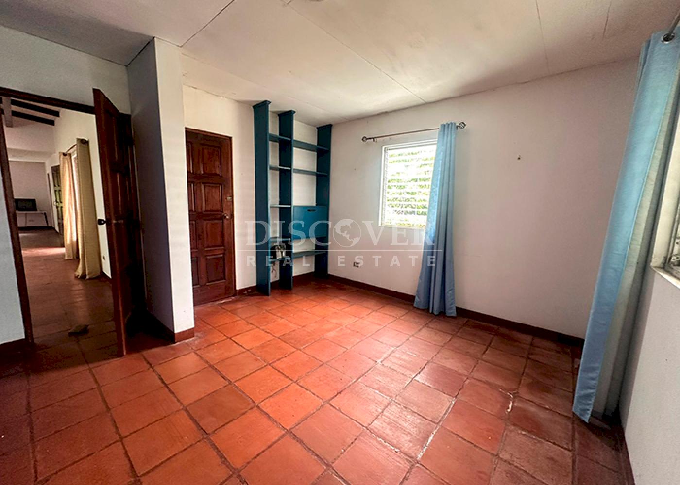  Spacious house for rent in residential area in Carretera Nueva a Leon.