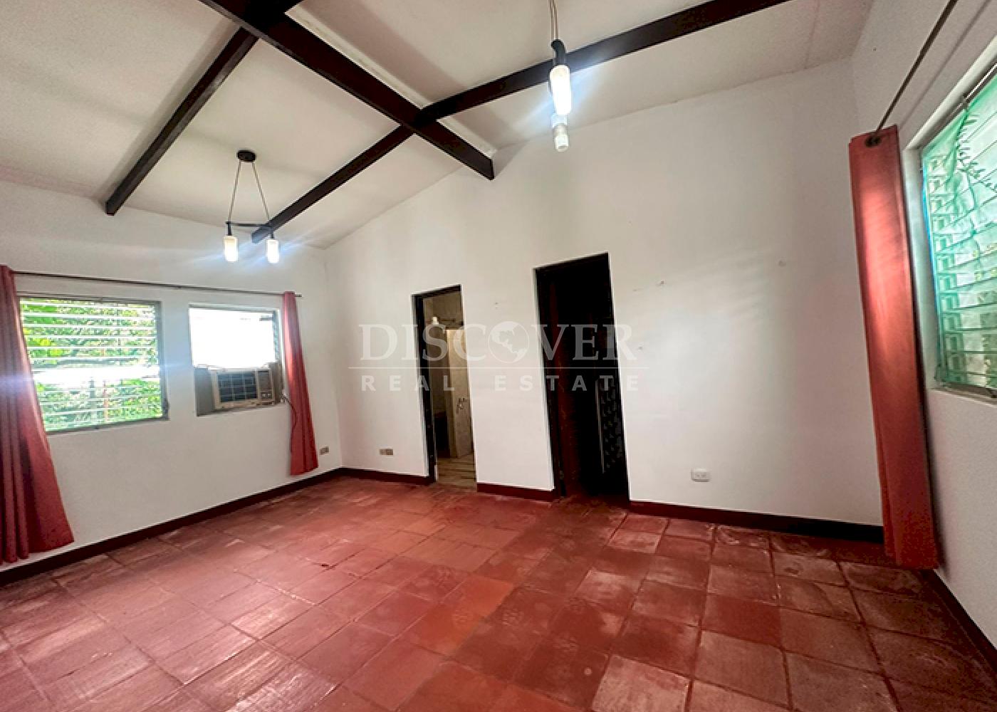  Spacious house for rent in residential area in Carretera Nueva a Leon.