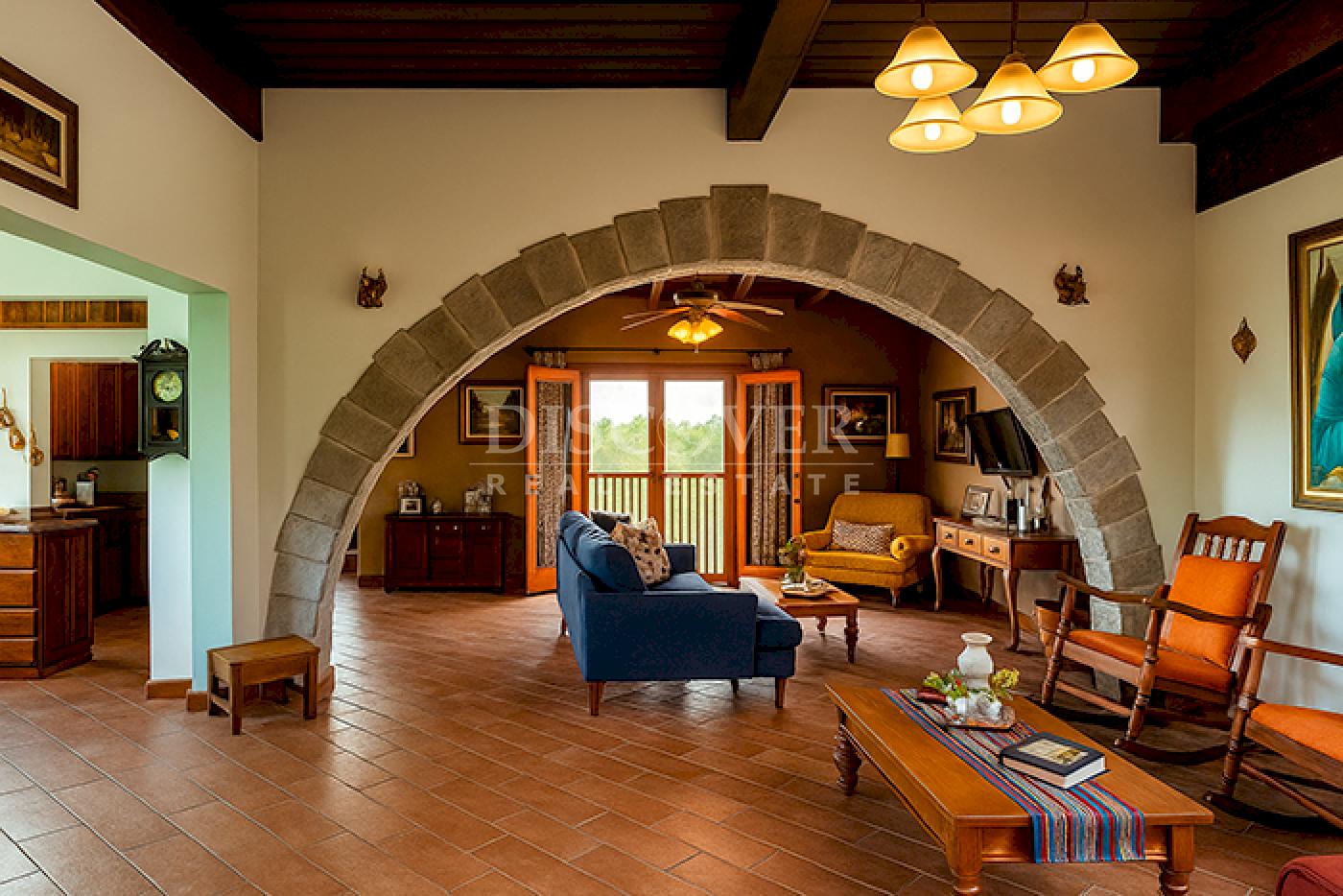  House with large lot for sale in Carretera Sur