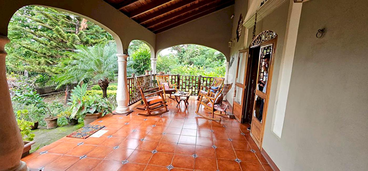  House with large lot for sale in Carretera Sur