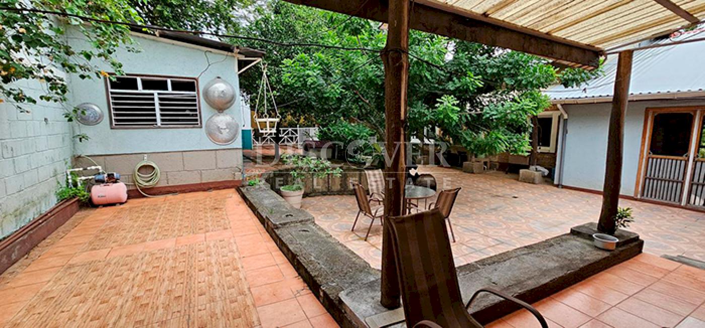  House with large lot for sale in Carretera Sur