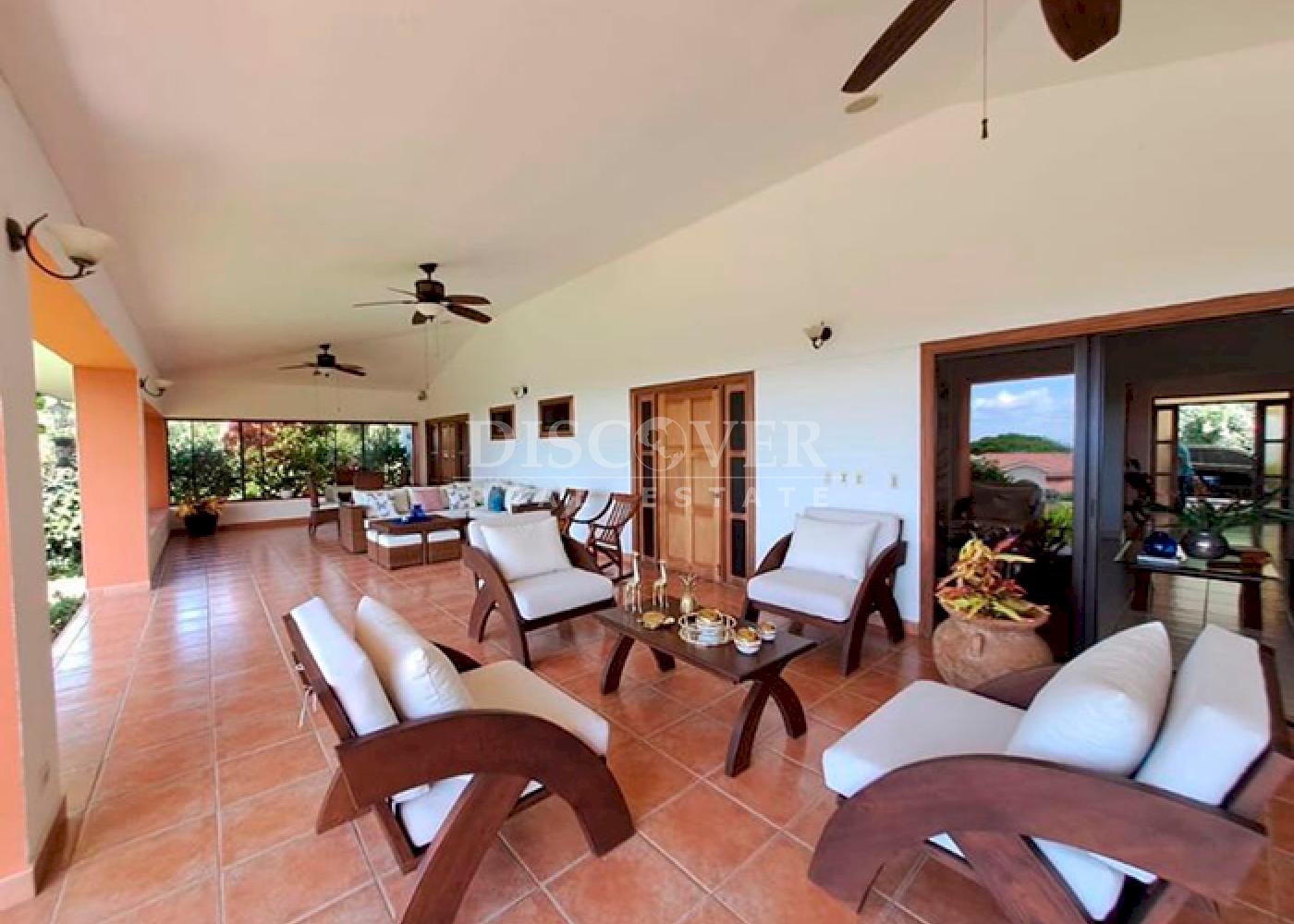 Lake view house for sale - Located on Carretera Sur