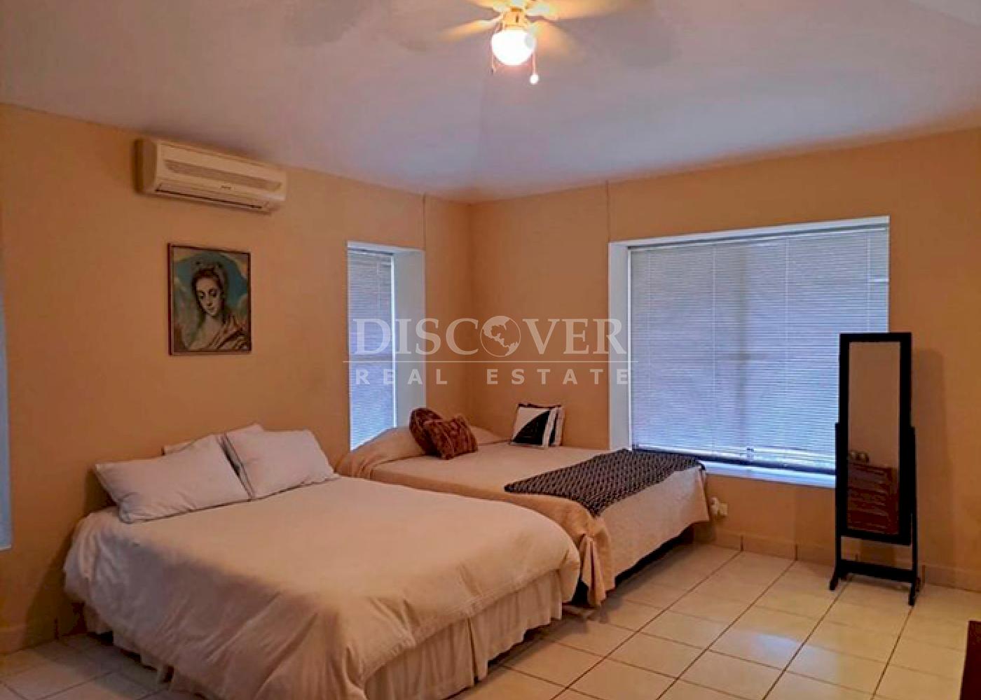 Lake view house for sale - Located on Carretera Sur