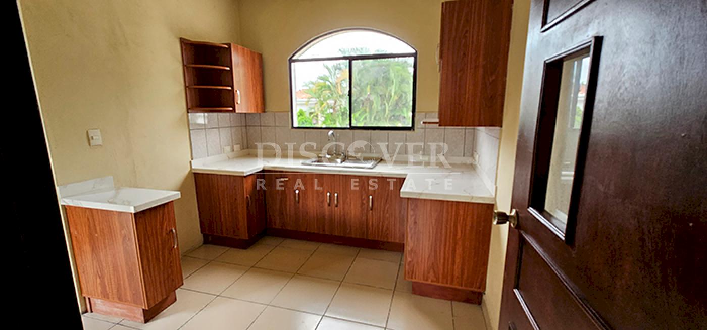  House for sale in a safe area with pleasant climate in Carretera Sur.